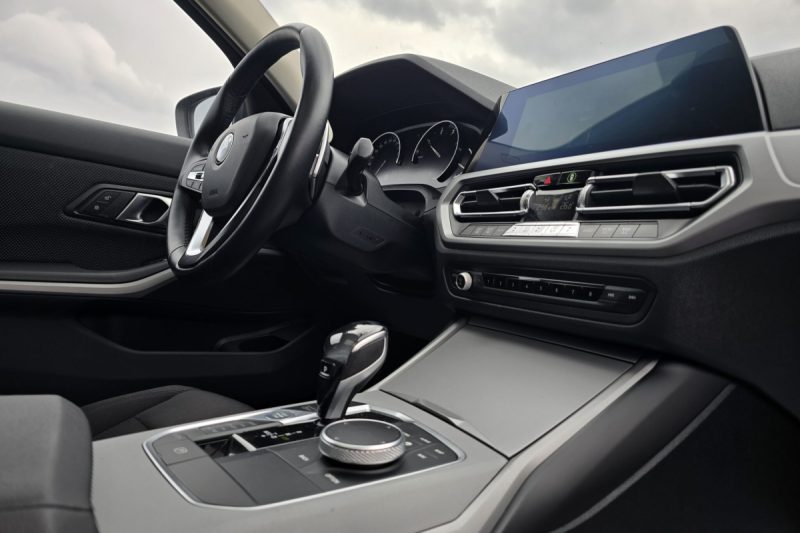 BMW 3-SERIES 320 D G20 XDRIVE 4X4 TIPTRONIK 190 KS / LED / ŠIBER / NAVI / KEYLESS GO / 2XPARKTRONIC slika 6