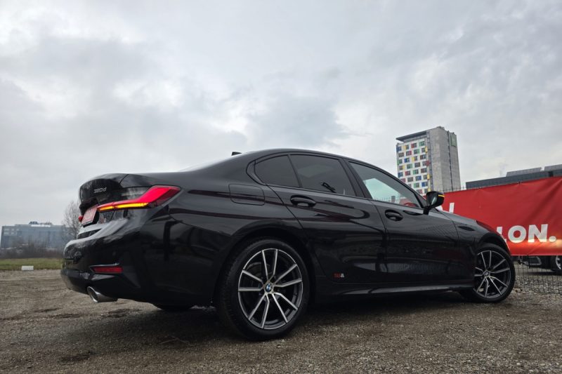 BMW 3-SERIES 320 D G20 XDRIVE 4X4 TIPTRONIK 190 KS / LED / ŠIBER / NAVI / KEYLESS GO / 2XPARKTRONIC slika 18