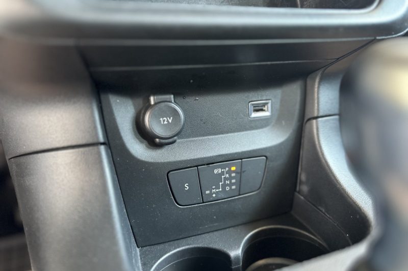 CITROEN C3 1.2 PURETECH AUTOMATIK 81 KW KAMERA, NAVI slika 11