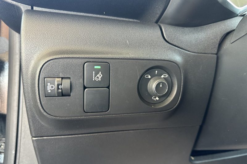 CITROEN C3 1.2 PURETECH AUTOMATIK 81 KW KAMERA, NAVI slika 14