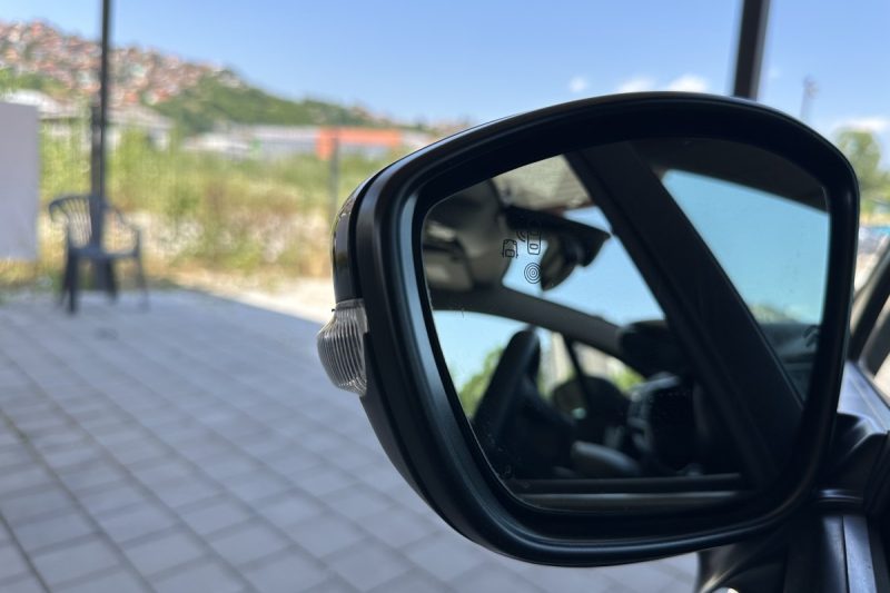 CITROEN C3 1.2 PURETECH AUTOMATIK 81 KW KAMERA, NAVI slika 18