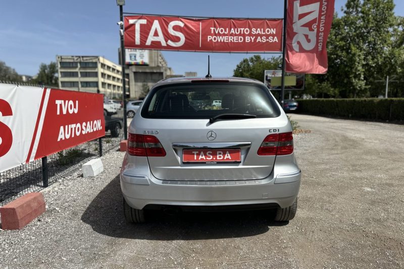 MERCEDES-BENZ B-CLASS 180 CDI 2.0 -REGISTROVAN- slika 22