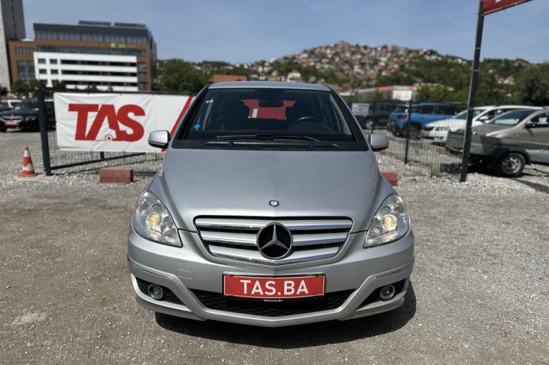 MERCEDES-BENZ B-CLASS 180 CDI 2.0 -REGISTROVAN- slika 19
