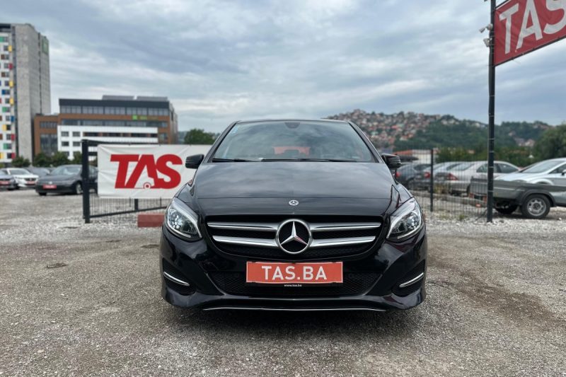 MERCEDES-BENZ B-CLASS 180D FULL LED -REGISTROAVN- slika 20