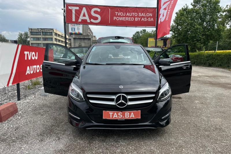 MERCEDES-BENZ B-CLASS 180D FULL LED -REGISTROAVN- slika 4