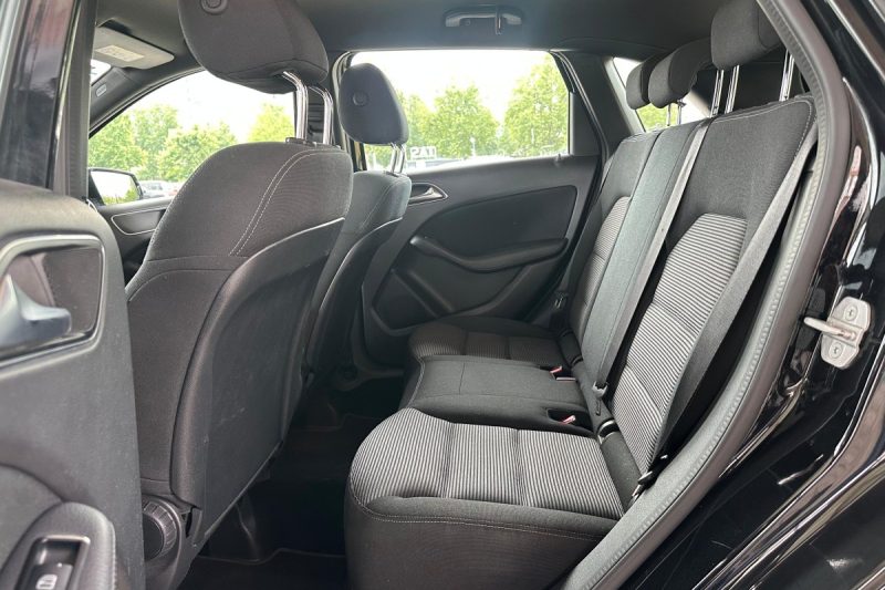 MERCEDES-BENZ B-CLASS 180D FULL LED -REGISTROAVN- slika 6