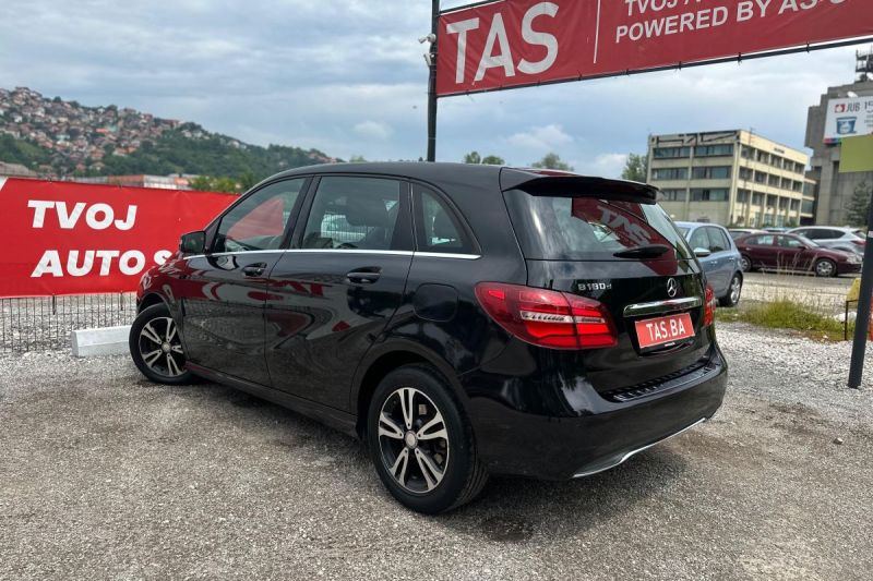 MERCEDES-BENZ B-CLASS 180D FULL LED -REGISTROAVN- slika 22