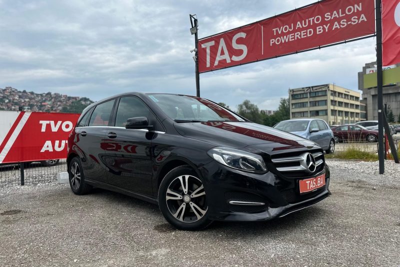 MERCEDES-BENZ B-CLASS 180D FULL LED -REGISTROAVN- slika 19
