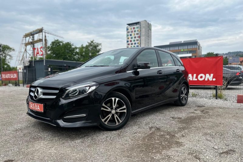 MERCEDES-BENZ B-CLASS 180D FULL LED -REGISTROAVN- slika 21