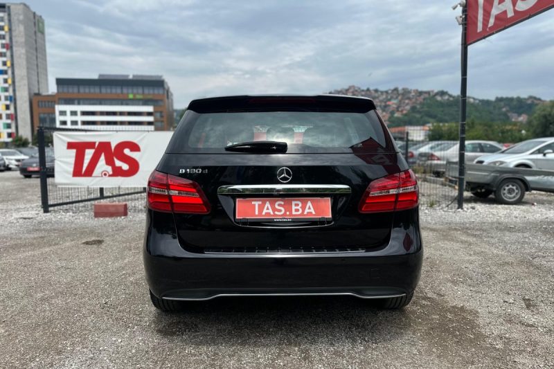 MERCEDES-BENZ B-CLASS 180D FULL LED -REGISTROAVN- slika 23