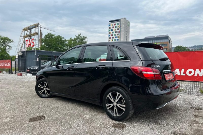 MERCEDES-BENZ B-CLASS 180D FULL LED -REGISTROAVN- slika 26