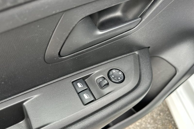 PEUGEOT 208 1.5 BLUEHDI 102 KS -NOVI MODEL- slika 9
