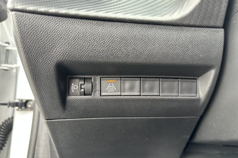PEUGEOT 208 1.5 BLUEHDI 102 KS -NOVI MODEL- slika 16