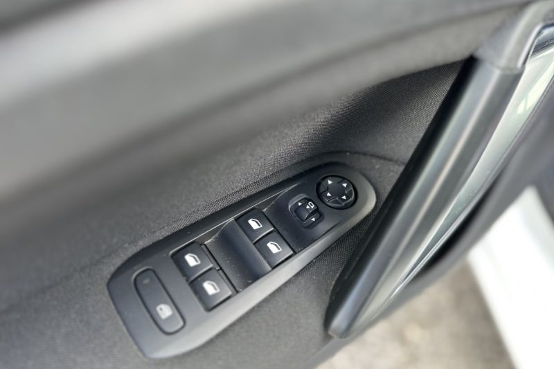 PEUGEOT 308 1.5 BLUEHDI 130KS NAVI slika 8