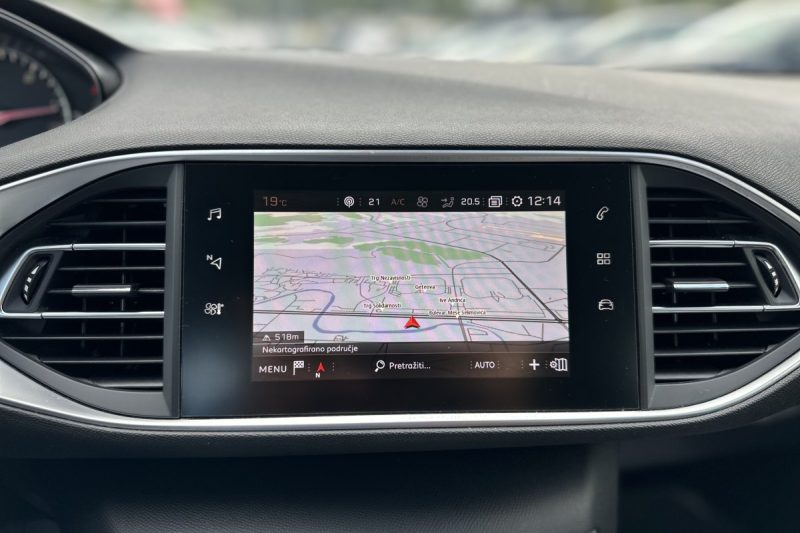 PEUGEOT 308 1.5 BLUEHDI 130KS NAVI slika 9