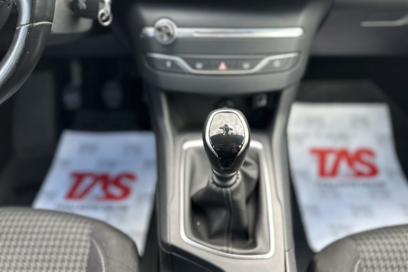 PEUGEOT 308 1.5 BLUEHDI 130KS NAVI slika 16