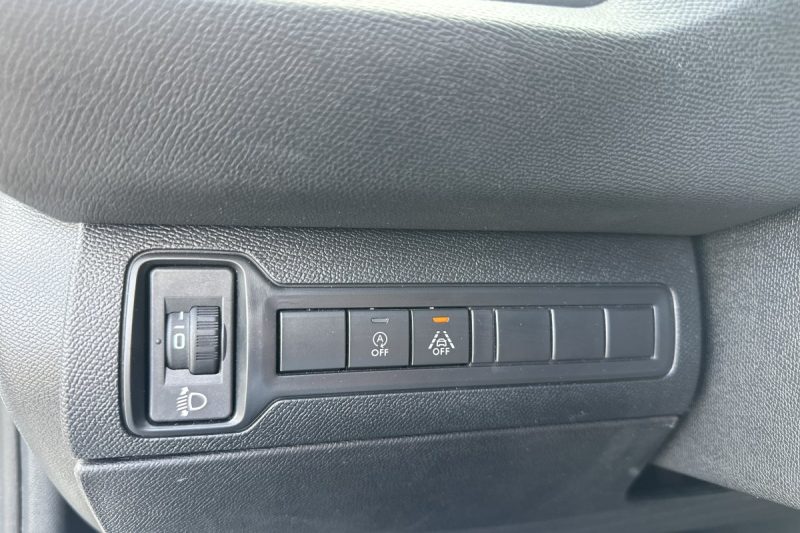 PEUGEOT 308 1.5 BLUEHDI 130KS NAVI slika 15