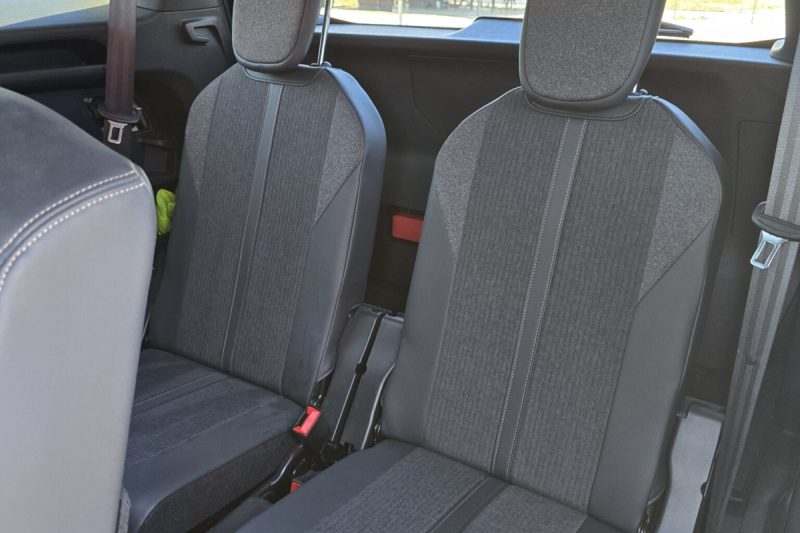 PEUGEOT 5008 GT LINE 1.5 BLUEHDI 7 SJEDIŠTA / TIPTRONIC / VIRTUAL COCKPIT / KAMERA / NAVI / KEYLESS GO / FULL LED slika 8