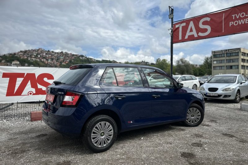 SKODA FABIA 1.0 MPI 2015 87.601 PREĐENIH KILOMETARA slika 27
