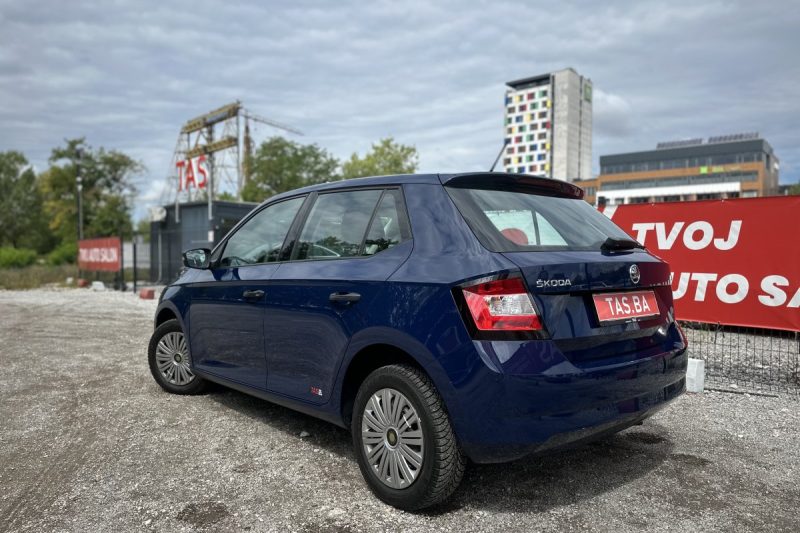 SKODA FABIA 1.0 MPI 2015 87.601 PREĐENIH KILOMETARA slika 26