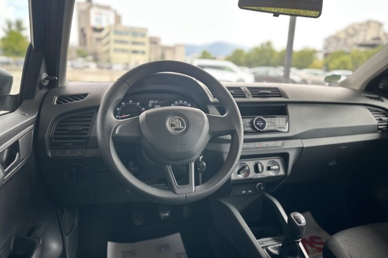 SKODA FABIA 1.0 MPI 2015 87.601 PREĐENIH KILOMETARA slika 11