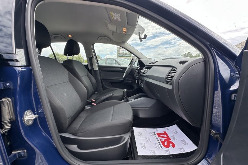SKODA FABIA 1.0 MPI 2015 87.601 PREĐENIH KILOMETARA slika 18