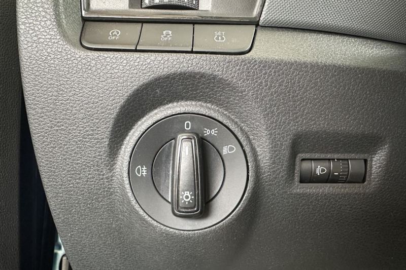 SKODA FABIA 1.0 MPI 2015 87.601 PREĐENIH KILOMETARA slika 16