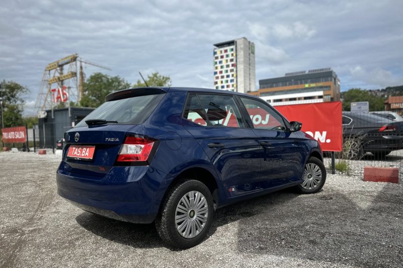 SKODA FABIA 1.0 MPI 2015 87.601 PREĐENIH KILOMETARA slika 24