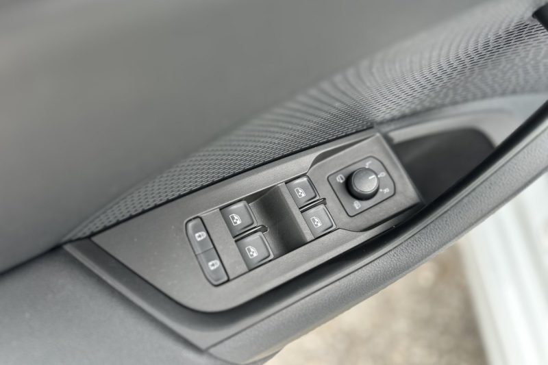 SKODA OCTAVIA 2.0 TDI VIRTUAL LED NAVIGACIJA slika 8