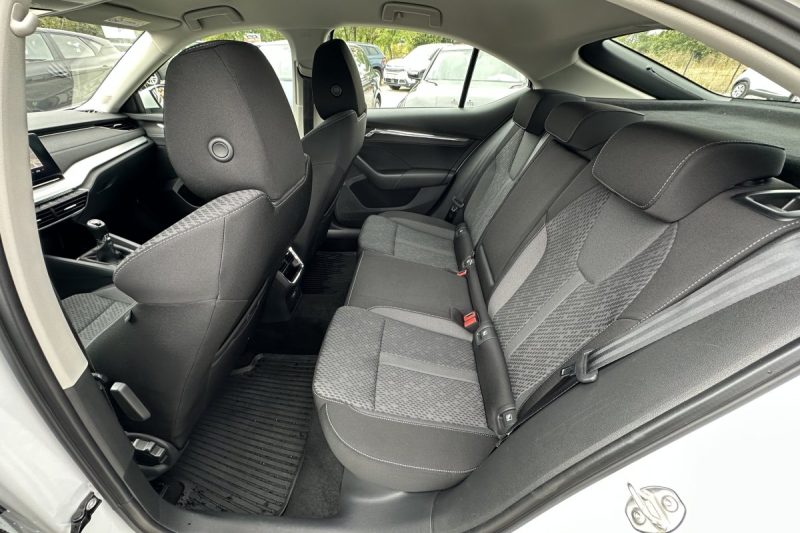SKODA OCTAVIA 2.0 TDI VIRTUAL LED NAVIGACIJA slika 7