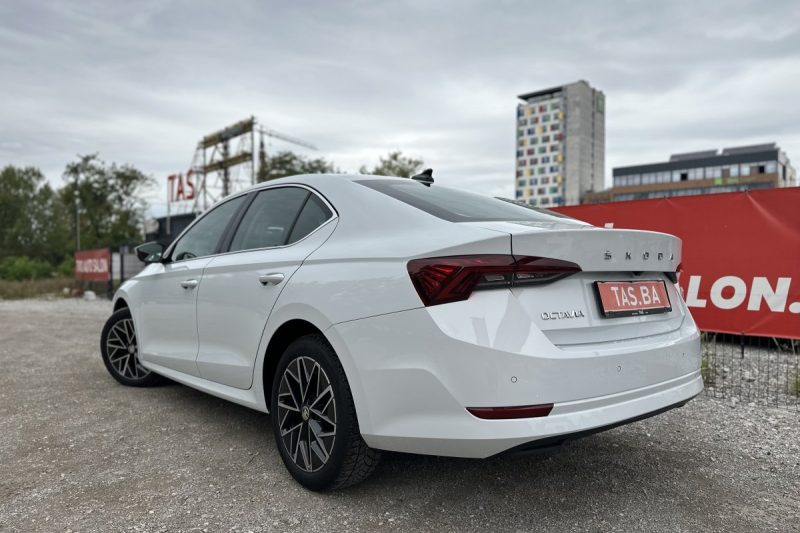 SKODA OCTAVIA 2.0 TDI VIRTUAL LED NAVIGACIJA slika 33