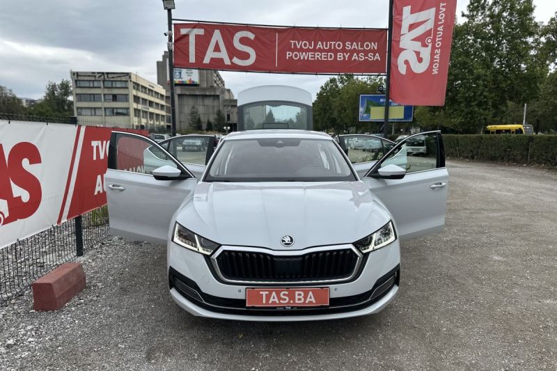 SKODA OCTAVIA 2.0 TDI VIRTUAL LED NAVIGACIJA slika 4
