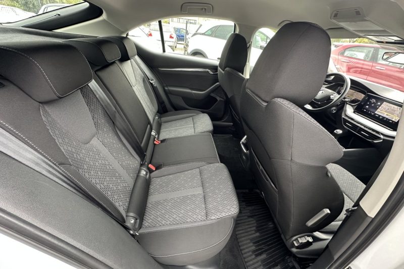 SKODA OCTAVIA 2.0 TDI VIRTUAL LED NAVIGACIJA slika 24