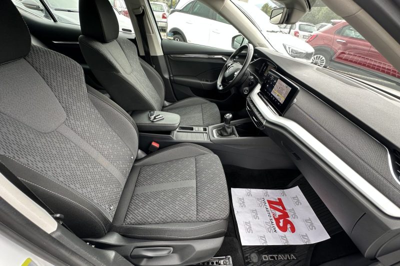 SKODA OCTAVIA 2.0 TDI VIRTUAL LED NAVIGACIJA slika 25
