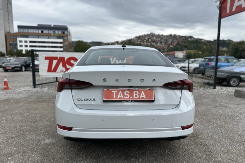 SKODA OCTAVIA 2.0 TDI VIRTUAL LED NAVIGACIJA slika 30