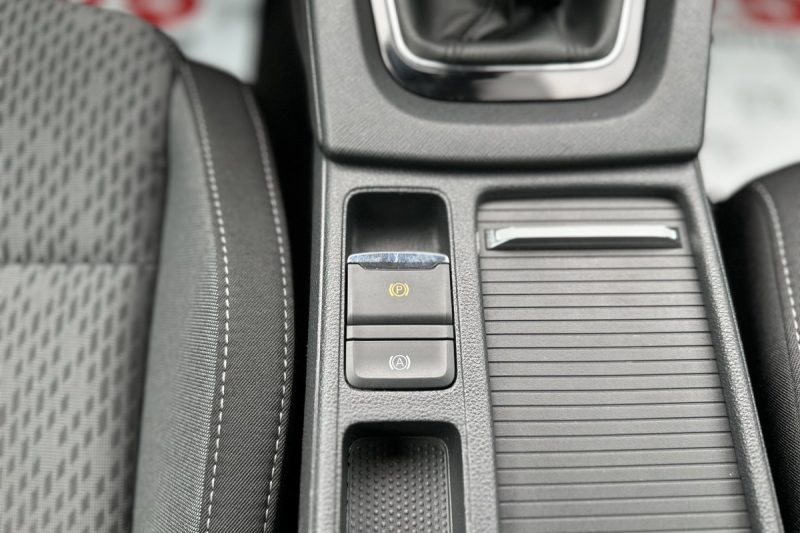 SKODA OCTAVIA 2.0 TDI VIRTUAL LED NAVIGACIJA slika 15