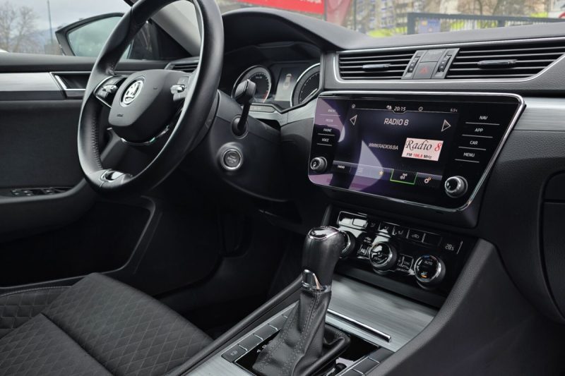 SKODA SUPERB 2.0 TDI DSG BUSINESS EDITION LED / KAMERA / ACC / NAVI / KEYLESS GO -FACELIFT- TAS - TVOJ AUTO SALON slika 6