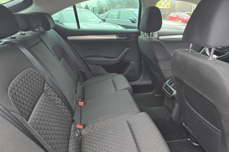 SKODA SUPERB 2.0 TDI DSG BUSINESS EDITION LED / KAMERA / ACC / NAVI / KEYLESS GO -FACELIFT- TAS - TVOJ AUTO SALON slika 8