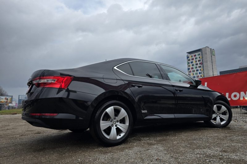 SKODA SUPERB 2.0 TDI DSG BUSINESS EDITION LED / KAMERA / ACC / NAVI / KEYLESS GO -FACELIFT- TAS - TVOJ AUTO SALON slika 13