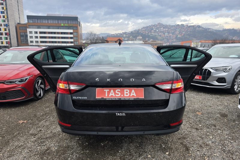 SKODA SUPERB 2.0 TDI DSG BUSINESS EDITION LED / KAMERA / ACC / NAVI / KEYLESS GO -FACELIFT- TAS - TVOJ AUTO SALON slika 14