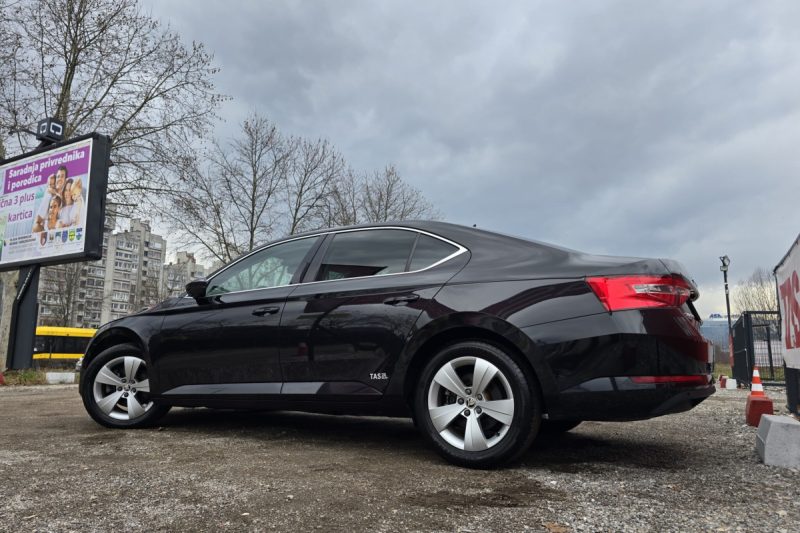 SKODA SUPERB 2.0 TDI DSG BUSINESS EDITION LED / KAMERA / ACC / NAVI / KEYLESS GO -FACELIFT- TAS - TVOJ AUTO SALON slika 15