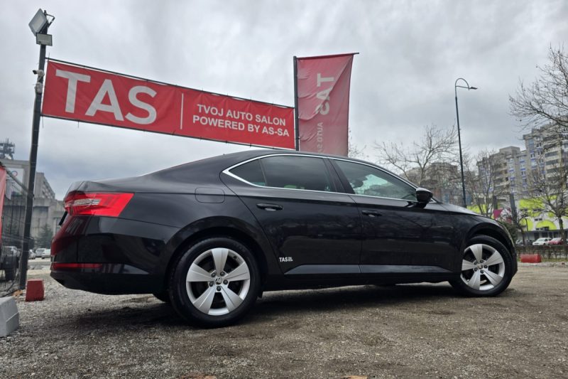 SKODA SUPERB 2.0 TDI DSG BUSINESS EDITION LED / KAMERA / ACC / NAVI / KEYLESS GO -FACELIFT- TAS - TVOJ AUTO SALON slika 18