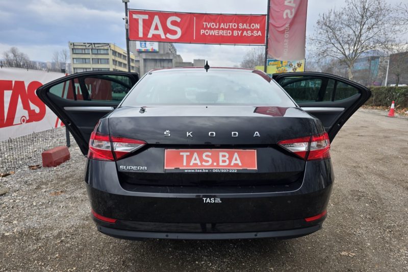 SKODA SUPERB 2.0 TDI DSG BUSINESS EDITION LED / KAMERA / ACC / NAVI / KEYLESS GO -FACELIFT- TAS - TVOJ AUTO SALON slika 20