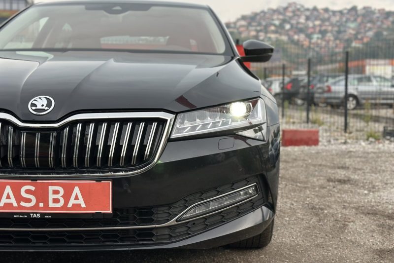 SKODA SUPERB STYLE 2.0 TDI DSG 4X4 200KS / VIRTUAL LED KAMERA slika 35
