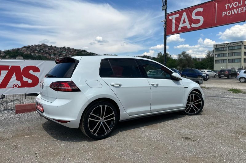 VOLKSWAGEN GOLF GTD 2.0 TDI DSG 135KW 2017 -LED- slika 23