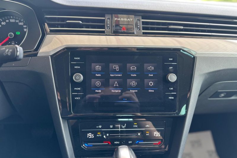 VOLKSWAGEN PASSAT 2.0 TDI DSG BUSINESS LINE LED 150KS slika 9
