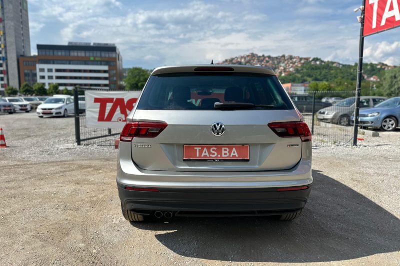 VOLKSWAGEN TIGUAN 2.0 TDI DSG 4MOTION (4X4) 110KW NAVI slika 23