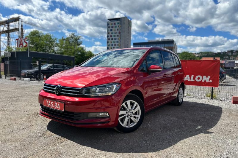 VOLKSWAGEN TOURAN 2.0 TDI DSG COMFORTLINE 150KS VIRTUAL, FACELIFT slika 24