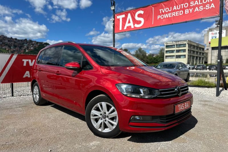 VOLKSWAGEN TOURAN 2.0 TDI DSG COMFORTLINE 150KS VIRTUAL, FACELIFT slika 22