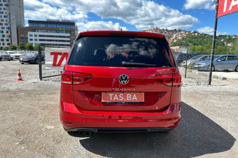 VOLKSWAGEN TOURAN 2.0 TDI DSG COMFORTLINE 150KS VIRTUAL, FACELIFT slika 26